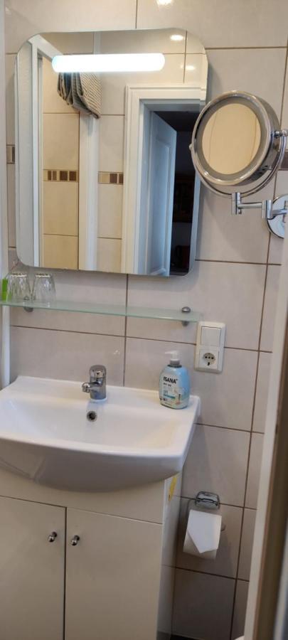 Ferienwohnung Im Rohrdachhaus Wustrow  Zewnętrze zdjęcie